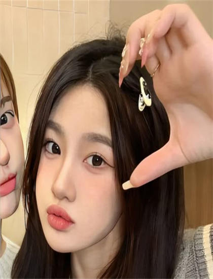 探秘《世界上的另一个你》的文化符号与象征意义